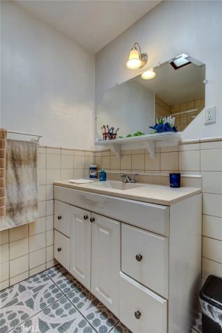 1402 S Poplar Street, Santa Ana, CA 92704