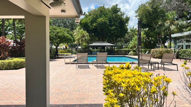 4017 N CYPRESS Drive 101, Pompano Beach, FL 33069