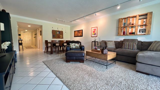 4017 N CYPRESS Drive 101, Pompano Beach, FL 33069