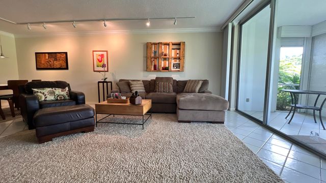 4017 N CYPRESS Drive 101, Pompano Beach, FL 33069