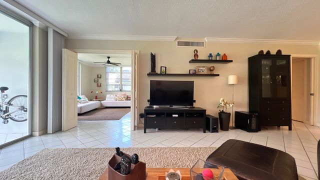 4017 N CYPRESS Drive 101, Pompano Beach, FL 33069