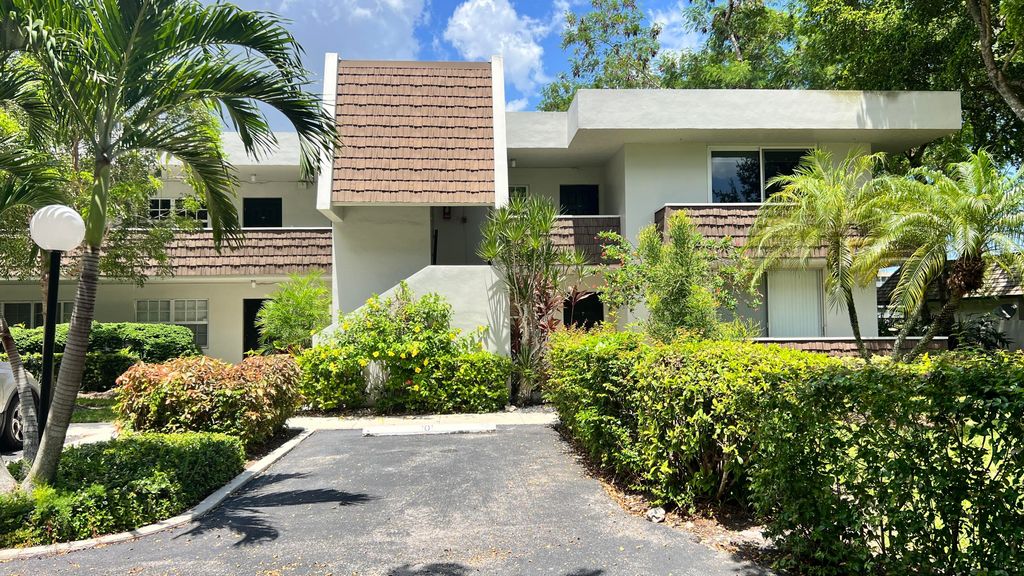 4017 N CYPRESS Drive 101, Pompano Beach, FL 33069