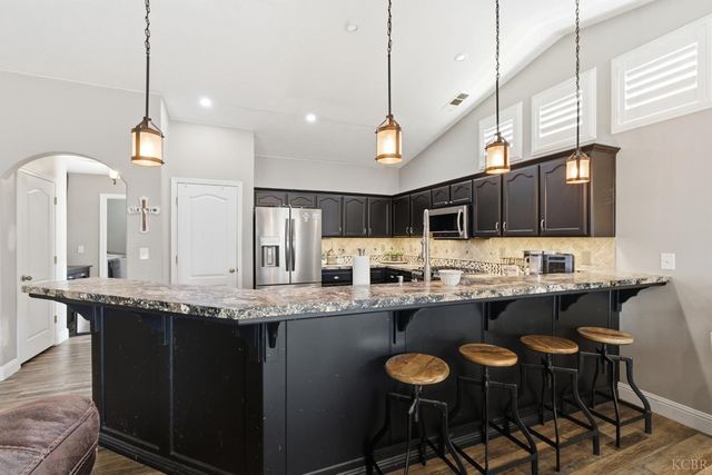 1964 N Fitzgerald Lane, Hanford, CA 93230