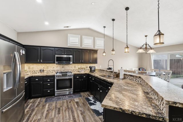 1964 N Fitzgerald Lane, Hanford, CA 93230