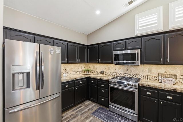 1964 N Fitzgerald Lane, Hanford, CA 93230