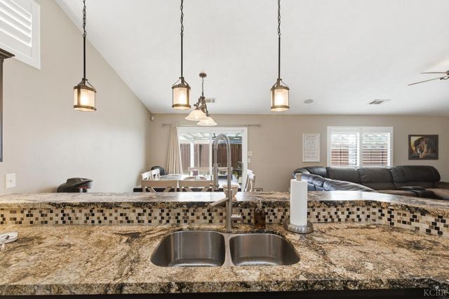 1964 N Fitzgerald Lane, Hanford, CA 93230