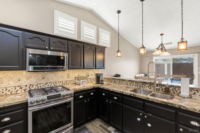 1964 N Fitzgerald Lane, Hanford, CA 93230