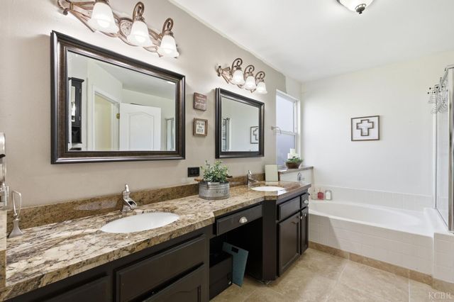 1964 N Fitzgerald Lane, Hanford, CA 93230