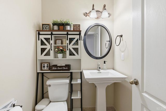 1964 N Fitzgerald Lane, Hanford, CA 93230