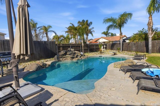 1964 N Fitzgerald Lane, Hanford, CA 93230