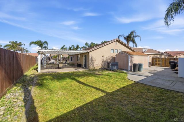 1964 N Fitzgerald Lane, Hanford, CA 93230