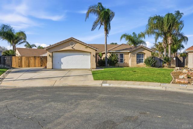 1964 N Fitzgerald Lane, Hanford, CA 93230