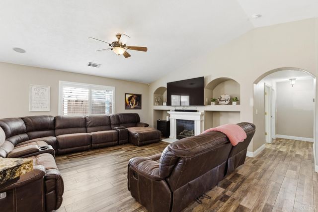 1964 N Fitzgerald Lane, Hanford, CA 93230