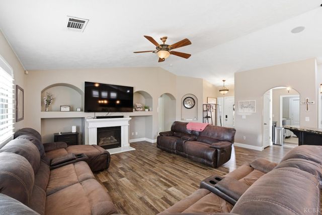 1964 N Fitzgerald Lane, Hanford, CA 93230