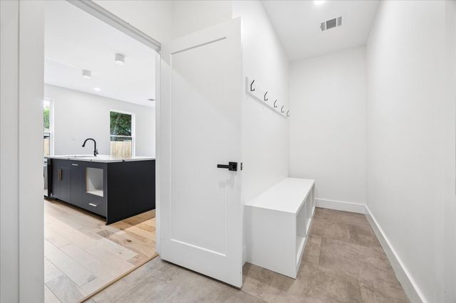 125 N Sidney Street, Houston, TX 77003
