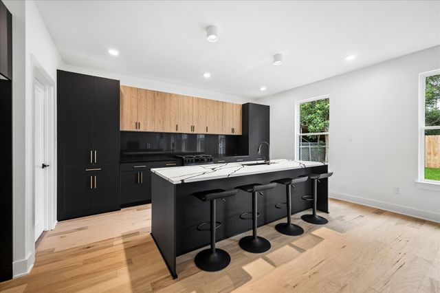 125 N Sidney Street, Houston, TX 77003