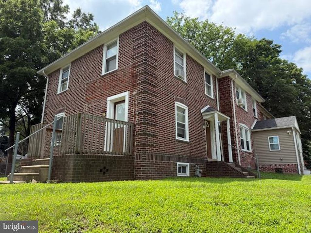 941 GLEN TER, Chester, PA 19013