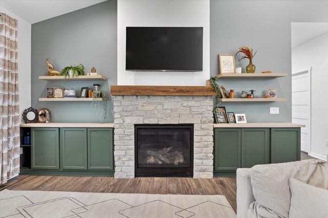 624 Greenway Point Drive, Janesville, WI 53548