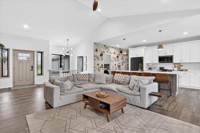 624 Greenway Point Drive, Janesville, WI 53548