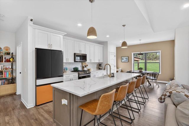 624 Greenway Point Drive, Janesville, WI 53548
