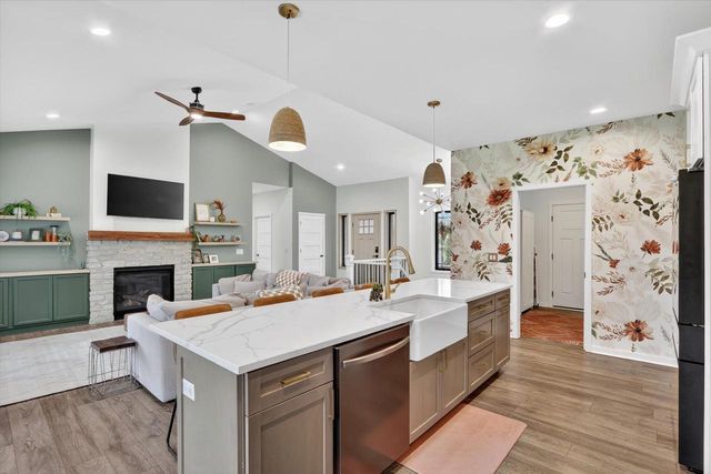 624 Greenway Point Drive, Janesville, WI 53548