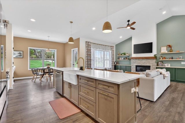 624 Greenway Point Drive, Janesville, WI 53548