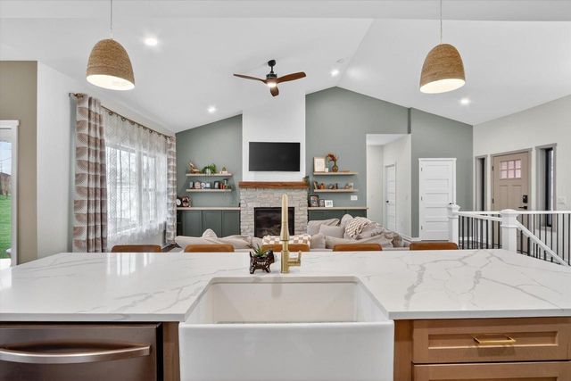 624 Greenway Point Drive, Janesville, WI 53548