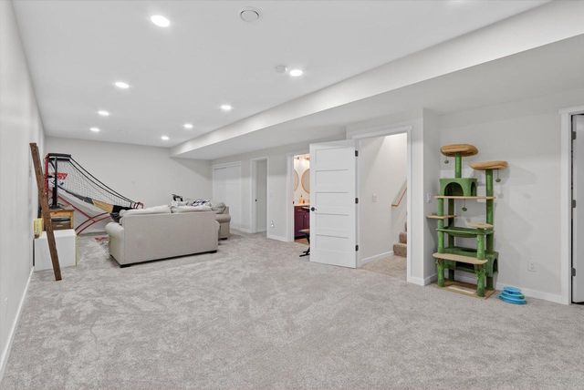 624 Greenway Point Drive, Janesville, WI 53548