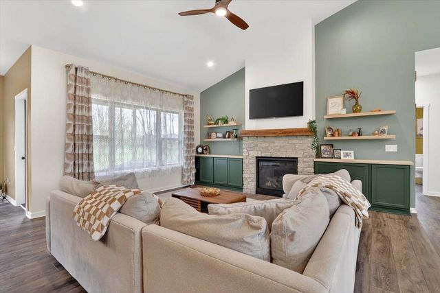 624 Greenway Point Drive, Janesville, WI 53548