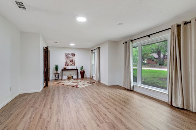 1806 Elm Crest Drive, Arlington, TX 76012