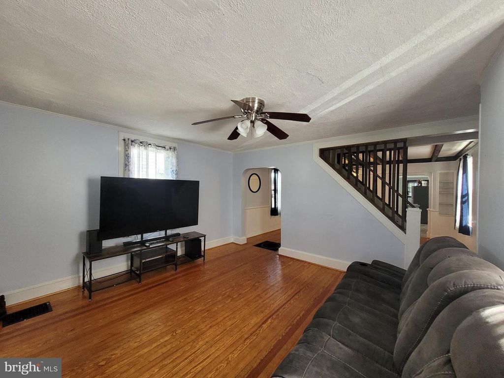 31 MECHANIC ST, BRIDGEPORT, NJ 08014 — photo 2