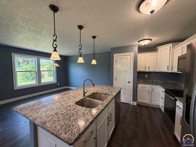 6118 SW 4th St, Topeka, KS 66615