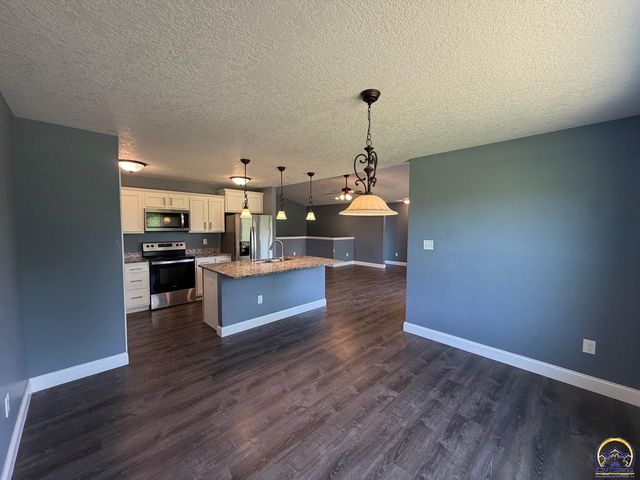 6118 SW 4th St, Topeka, KS 66615