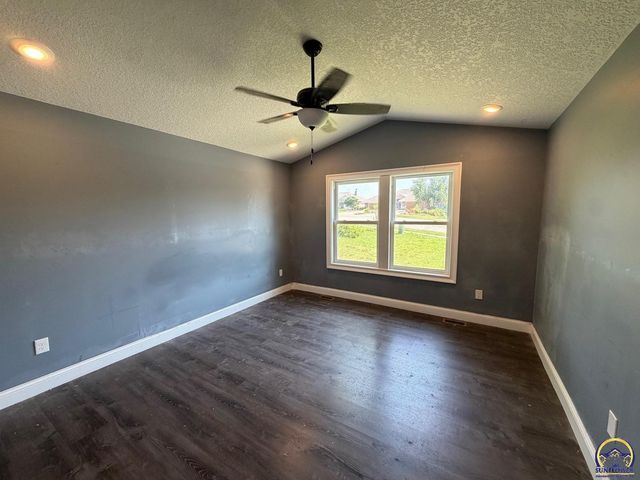 6118 SW 4th St, Topeka, KS 66615
