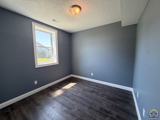 6118 SW 4th St, Topeka, KS 66615