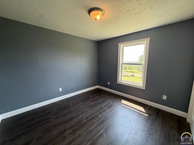 6118 SW 4th St, Topeka, KS 66615