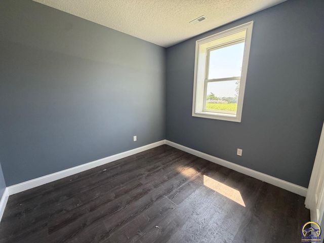 6118 SW 4th St, Topeka, KS 66615