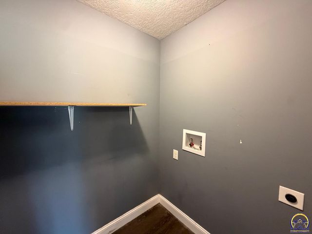 6118 SW 4th St, Topeka, KS 66615