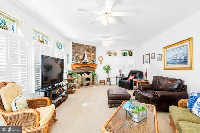 1092 S INDEPENDENCE DR, Montross, VA 22520