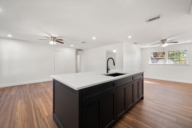 1125 W 6th Avenue, Corsicana, TX 75110