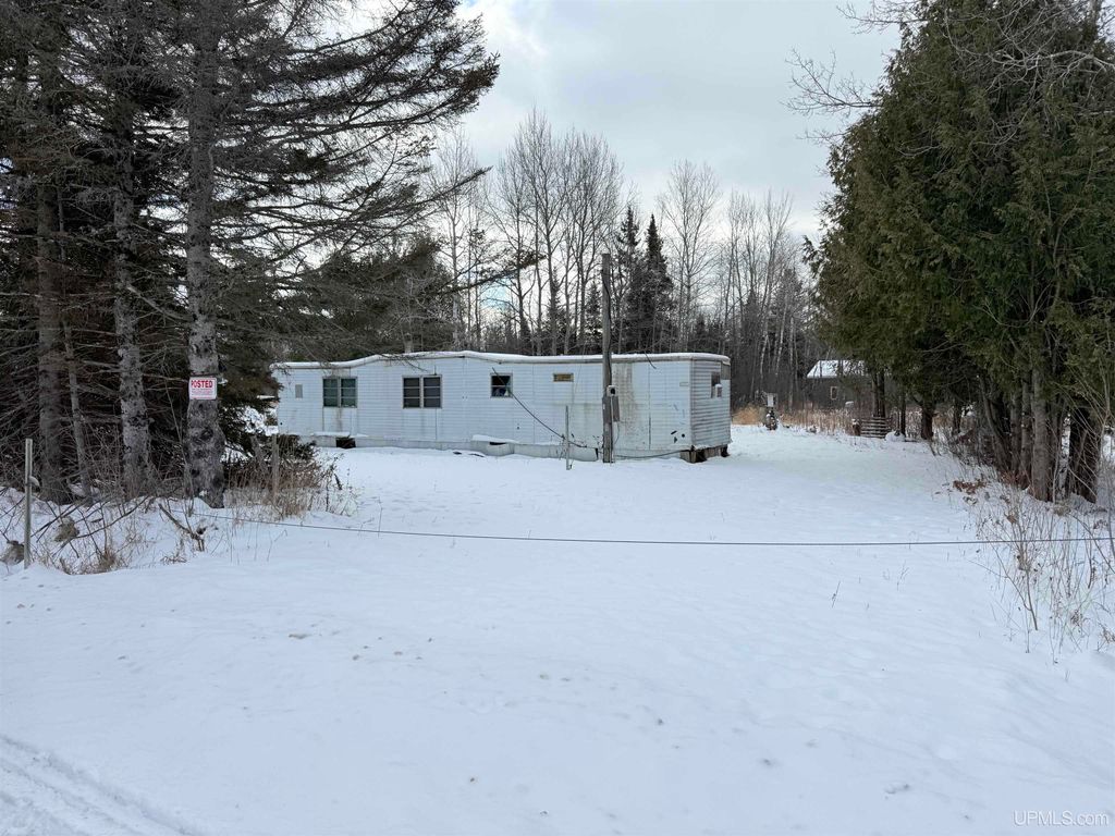 5939 Brampton 27.5 Road, Gladstone, MI 49837