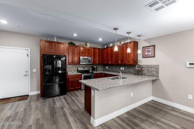 2821 S SKYLINE Drive 129, Mesa, AZ 85212