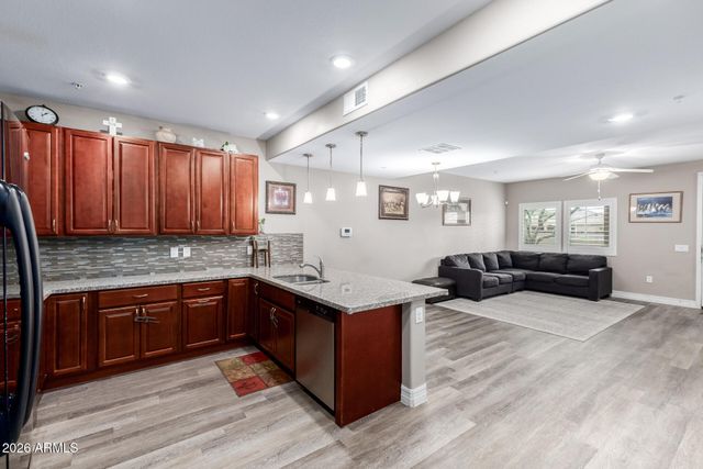 2821 S SKYLINE Drive 129, Mesa, AZ 85212