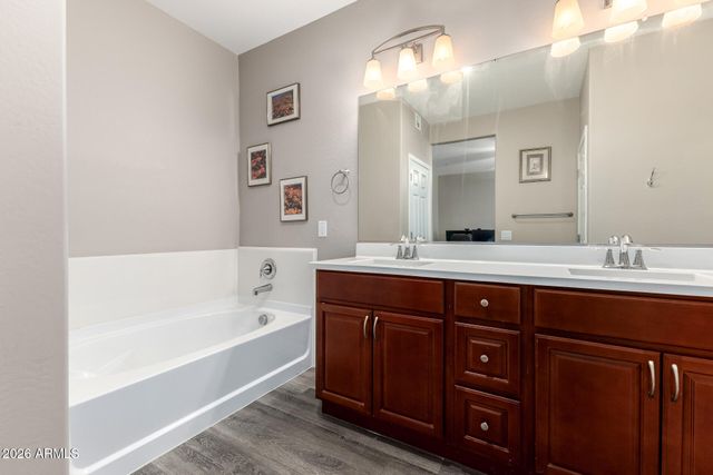 2821 S SKYLINE Drive 129, Mesa, AZ 85212