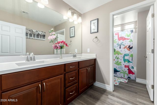 2821 S SKYLINE Drive 129, Mesa, AZ 85212