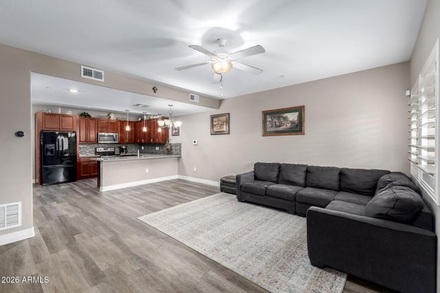 2821 S SKYLINE Drive 129, Mesa, AZ 85212