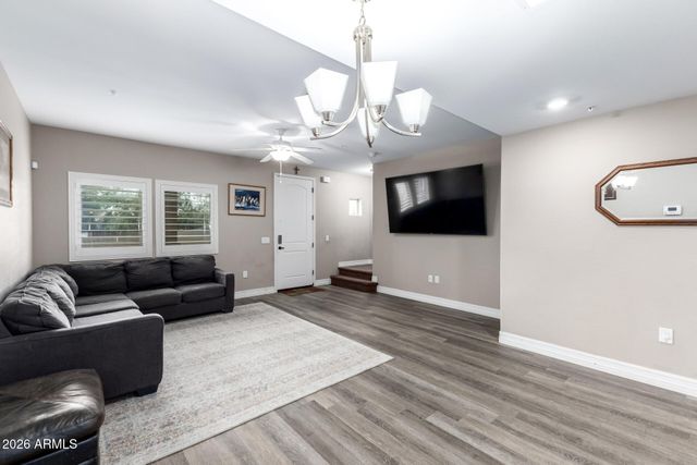 2821 S SKYLINE Drive 129, Mesa, AZ 85212