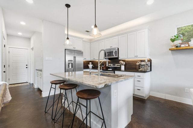 10012 Janet LOOP, Dripping Springs, TX 78620