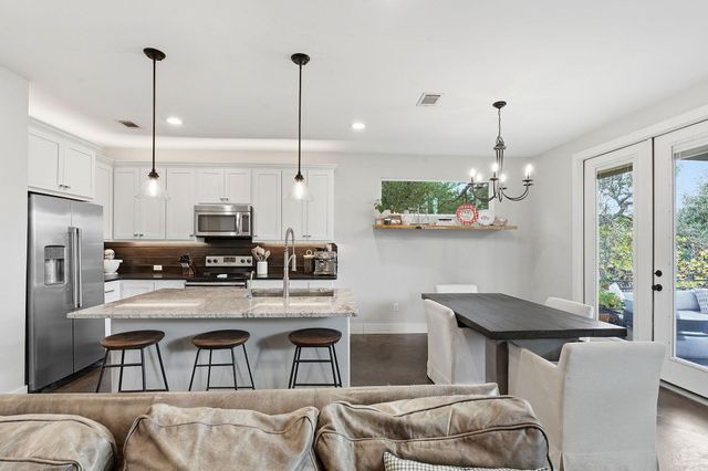 10012 Janet LOOP, Dripping Springs, TX 78620