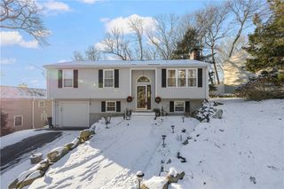 26 Smith Street, Lincoln, RI 02865